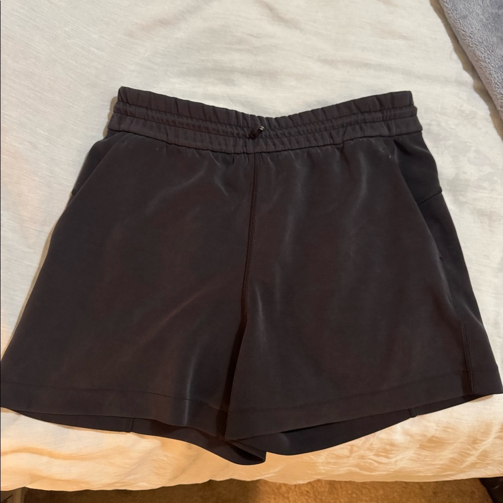 Lululemon soft stream shorts